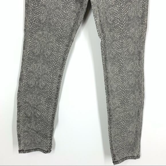 Universal Thread Gray Snakeskin Print Skinny Jeans Size 0 NWT - Picture 3 of 5
